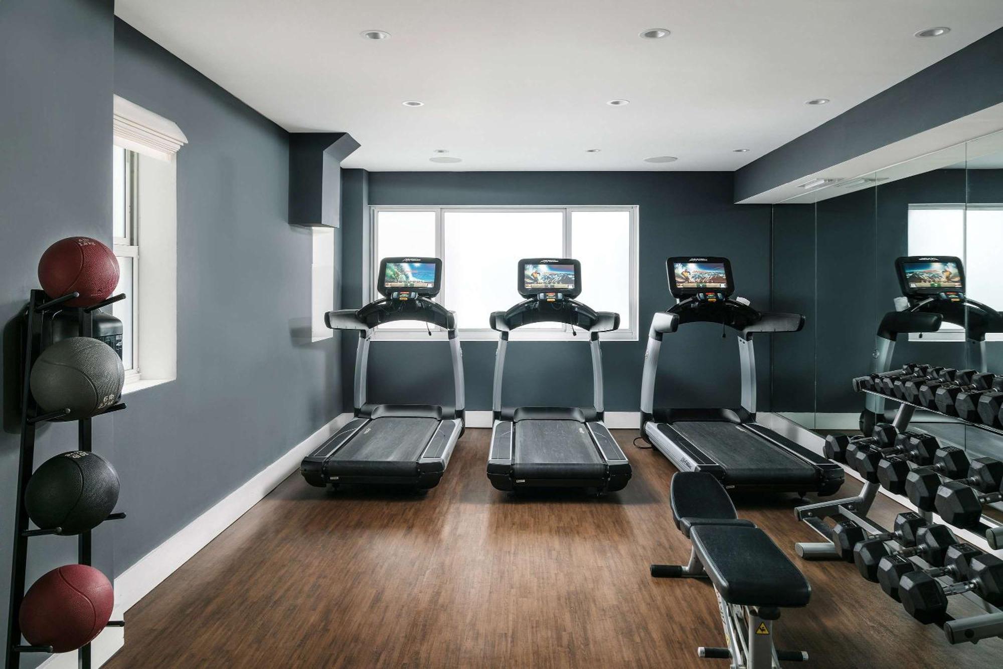Nautilus Sonesta Miami Beach Esterno foto The gym at The Ivy Collection